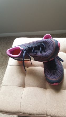 Nike Air Max size 8 lady shoe