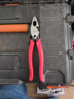 Lineman pliers