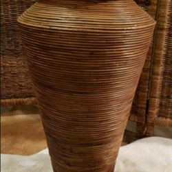 Rattan vase 