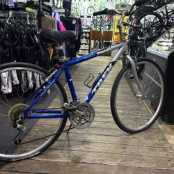 Trek Multitrack 7200 Hybrid Bike - Small 