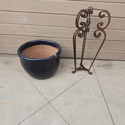 Expensive New Iron Stand Plus Cermic Pot  400 