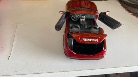 Maisto Mercedes-Benz SLK 1:24 Diecast Model Car – Opening Doors & Trunk
