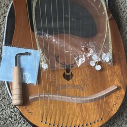 LYER Harp – Rare String Instrument – Full Bundle – $83 (Clarksville)”
