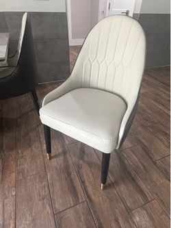 Set of 4 dining/side chairs