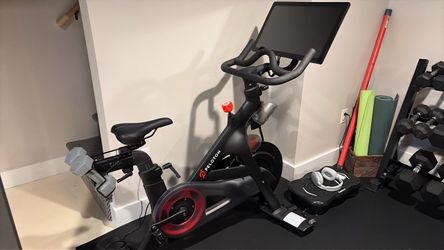 2022 Original Peloton Bike - Very Good Condition + Extras