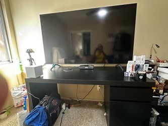 Smart tv  Large Flat Screen TV 65” Samsung model UN65TU7000F (With Table free)