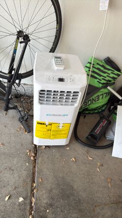 Hisense portable AC w/ remote 