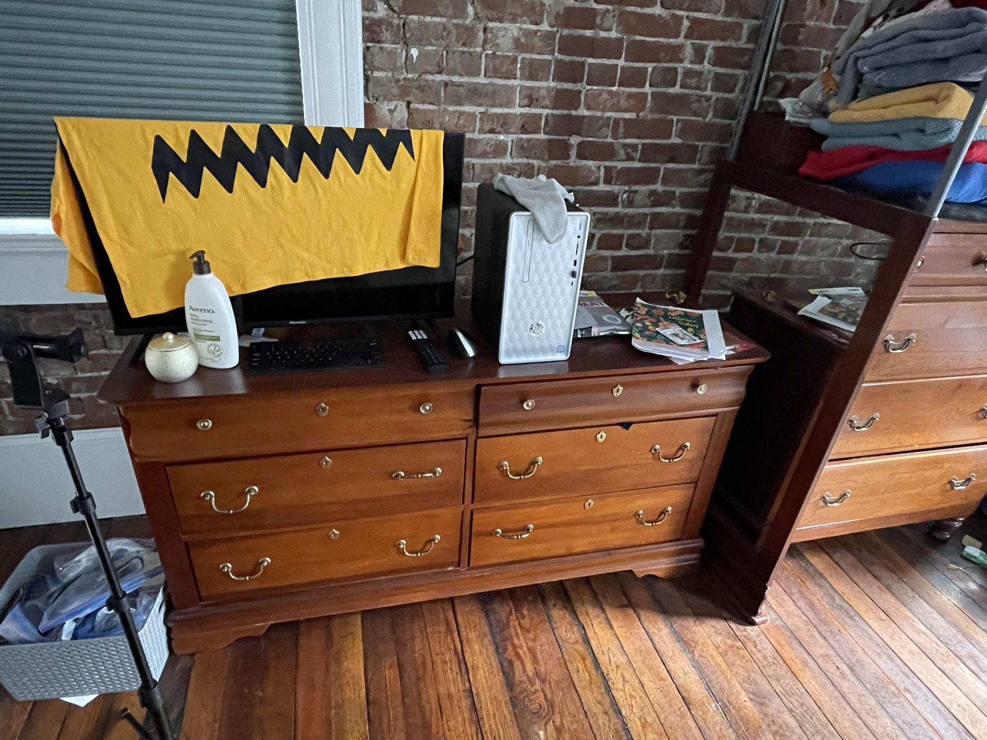 Dresser Chest Of Drawers With Mirror