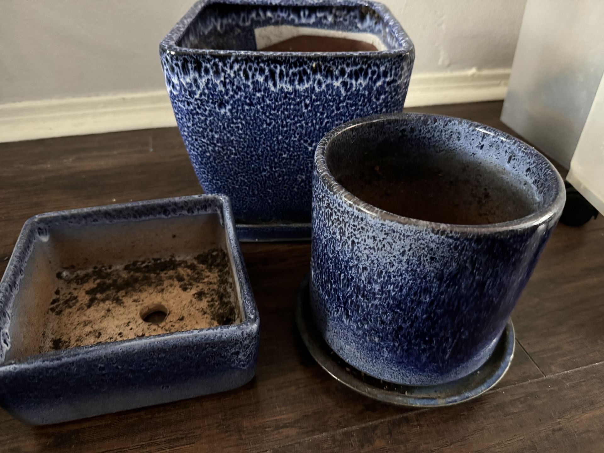 Set of 3 blue painted ceramic plant pots 