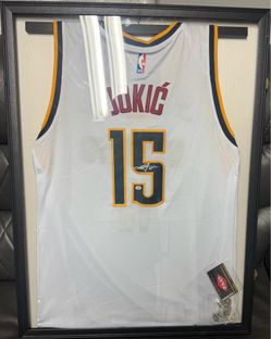Nikola Jokić autographed jersey certified