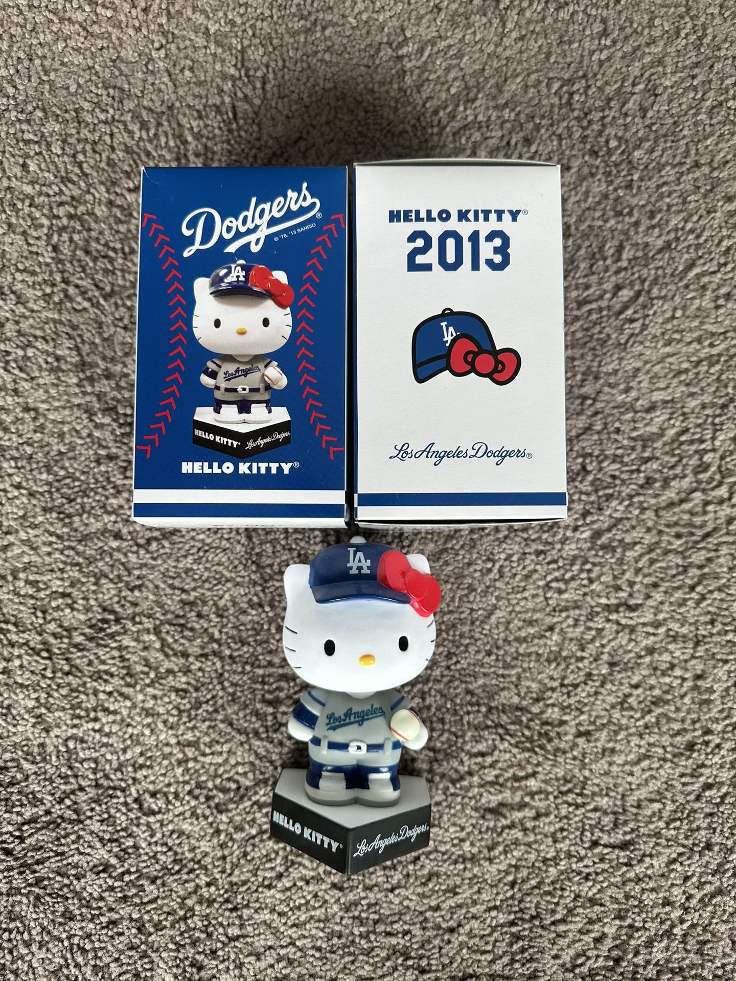 DODGERS 2013 HELLO KITTY BOBBLEHEAD AND 2012 TOTE BAG