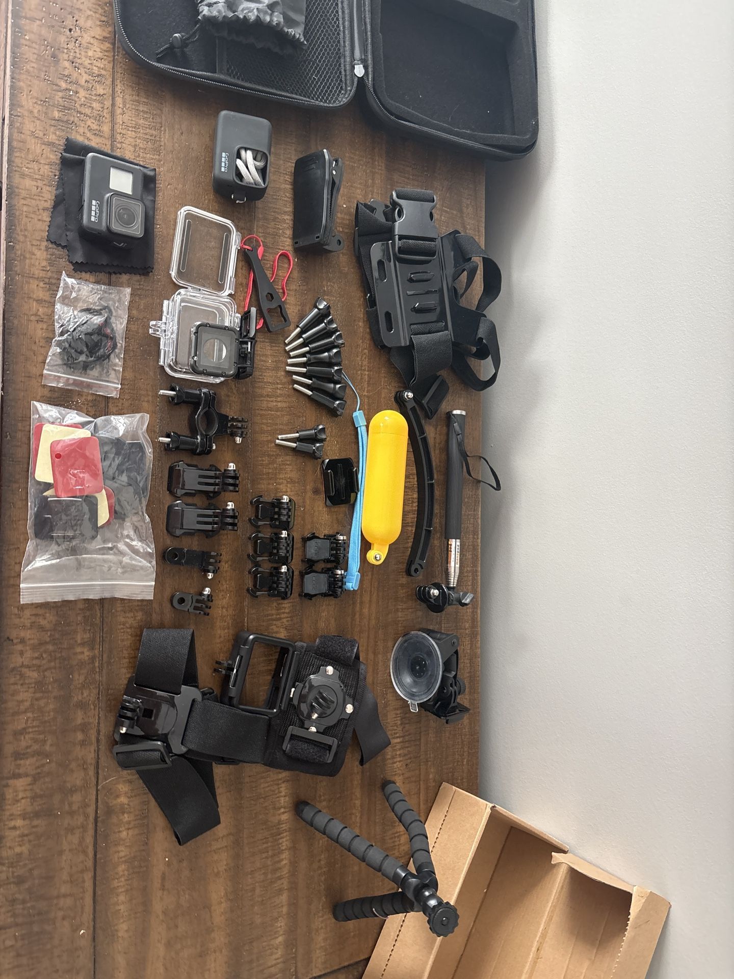 GoPro Hero 7 Black + 20-Piece Accessory Bundle 