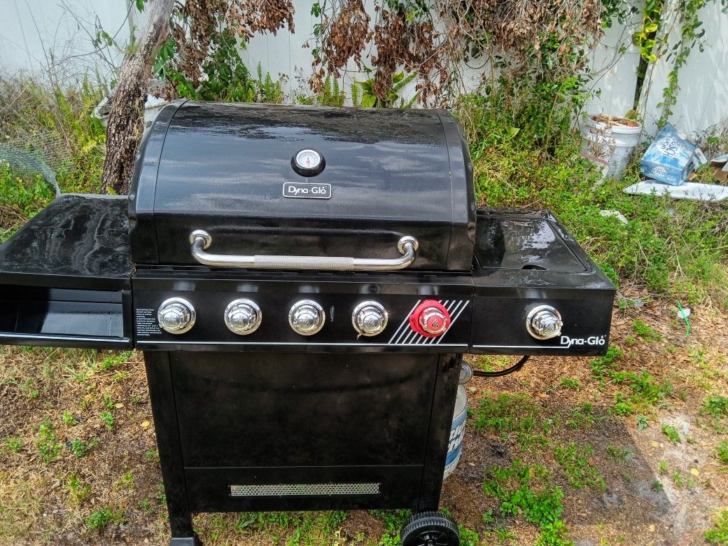 Gas Grill With Tank