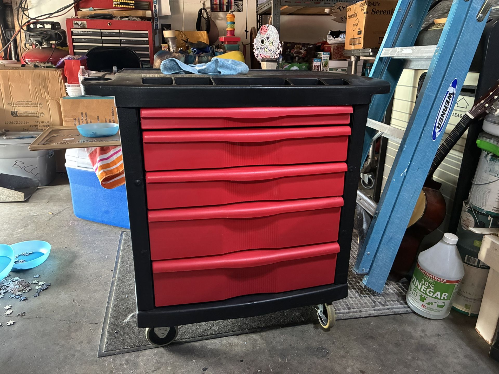 Rubbermaid rollaway toolbox