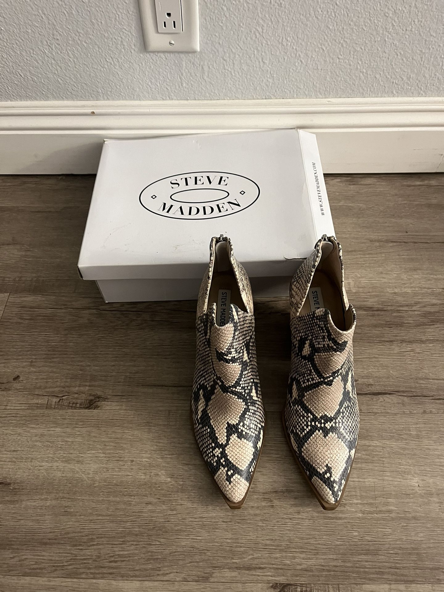 Steve Madden Boots Wore Once Sz 9W (UTC Area)