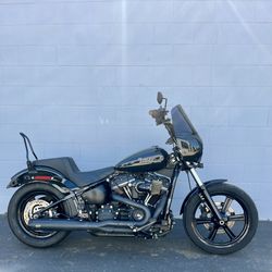 2019 Harley Davidson softtail streetbob 107” motor, 13” T bars, @saddlemen seat, mags, 6,776 miles. $11,500 takes it! Nice bike ready to r