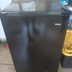 Haier Mini Fridge/Freezer 