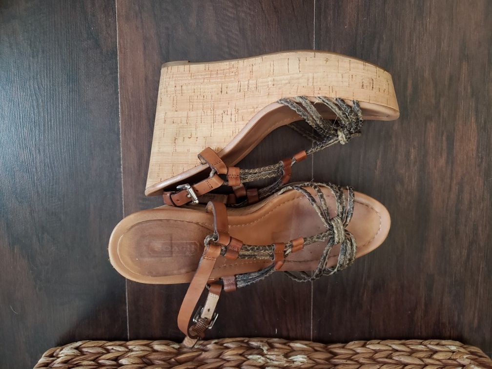 ⭐ Coach wedges