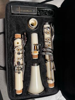 Brand-New Ivory/White Mendini by Cecilio Clarinet with Case & Accessories