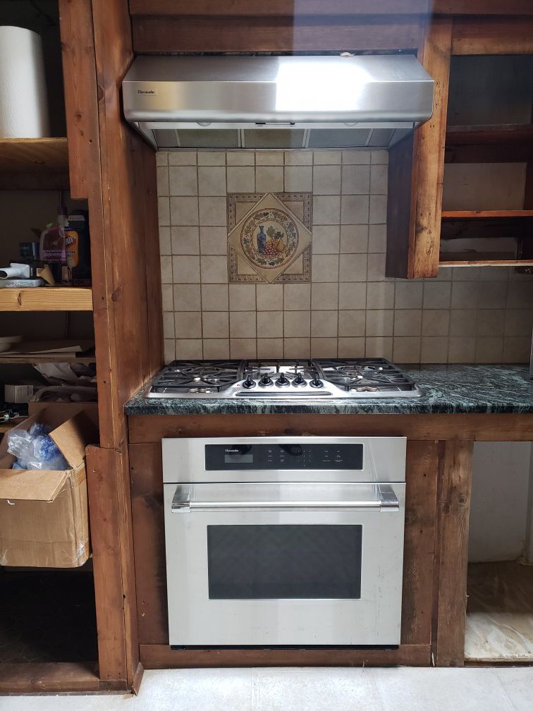 Used Highend Thermador Gas cooktop, Convection oven and rangehood