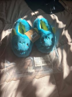 Free2Dream Slippers for Kids size 9-10