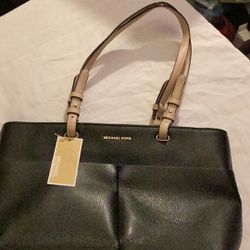 New MK Authentic Purse Black