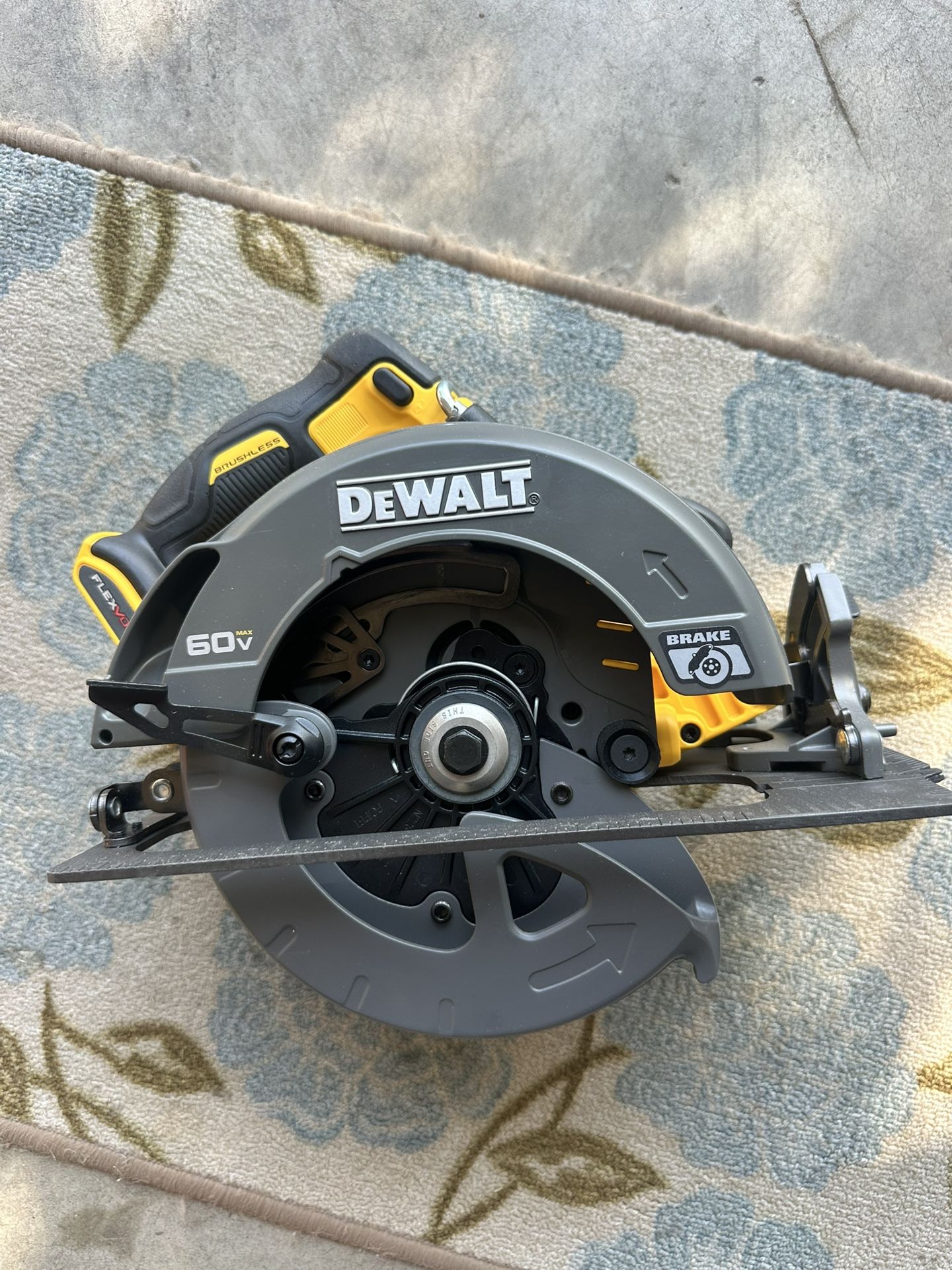 DeWalt FLEXVOLT 60V Saw