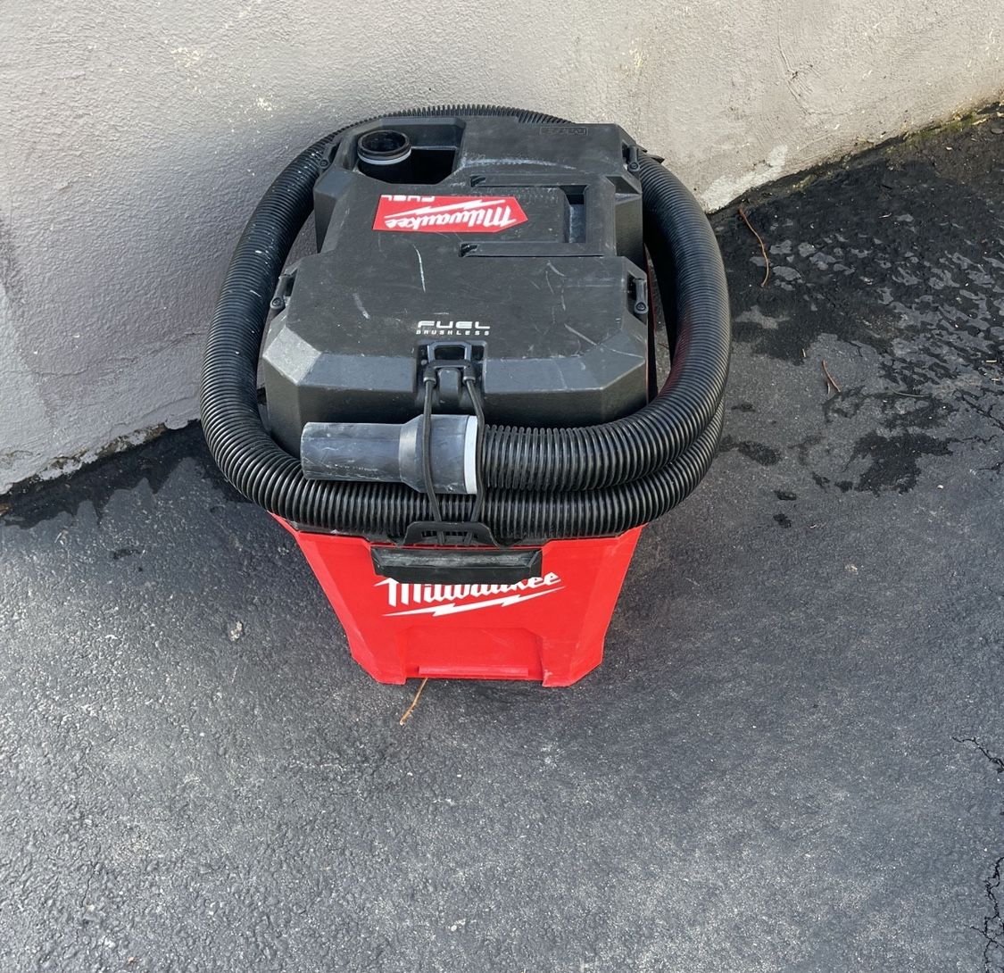18V Milwaukee Vacuum