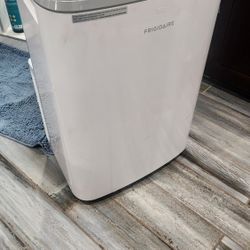 Frigidaire Portable Air Conditioner - Excellent - Includes Window Adapter