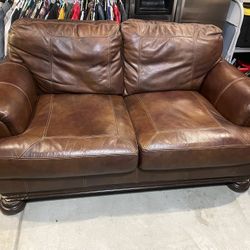 Loce Seat Leather Couch 