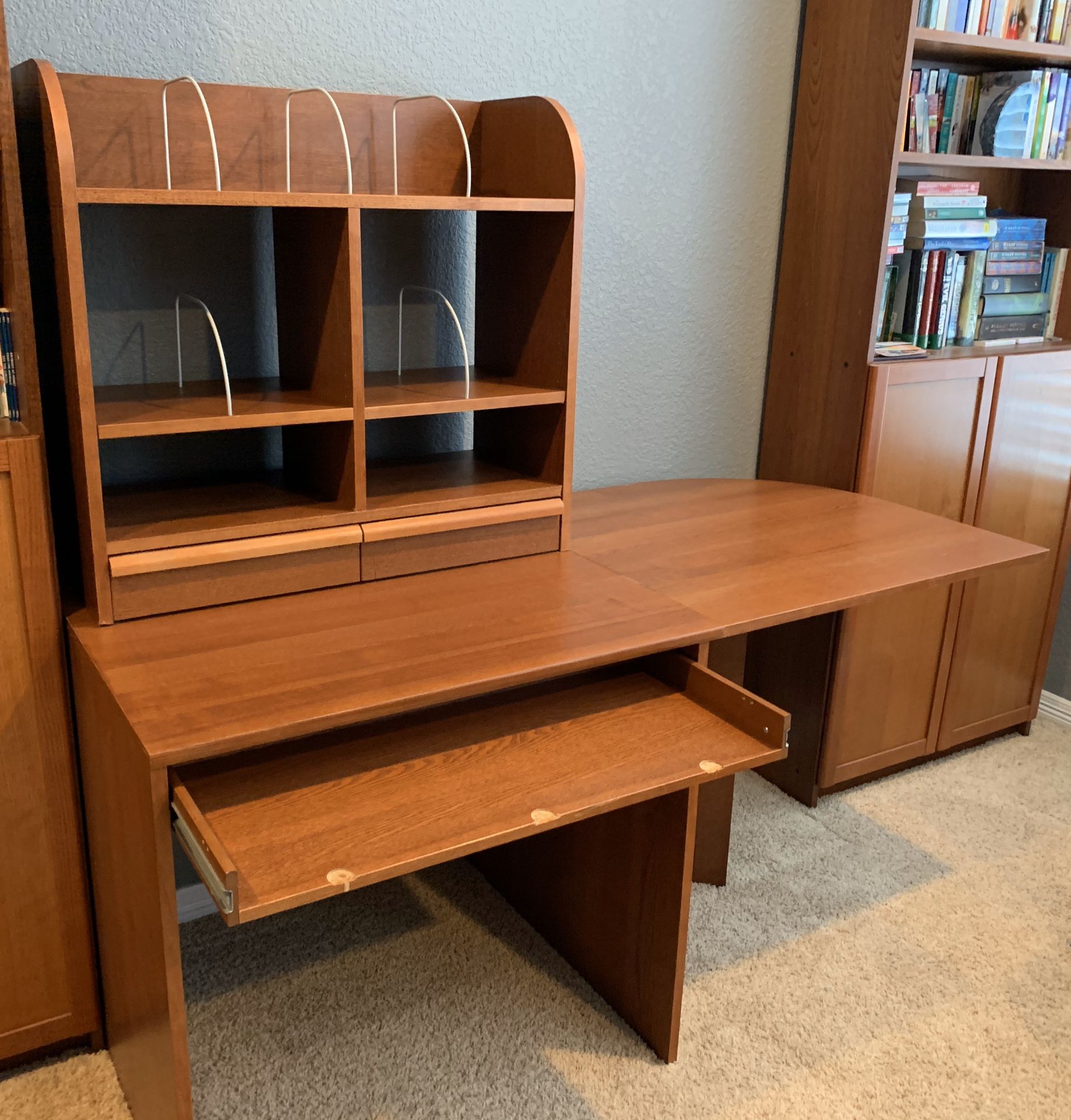 Extendable desk with hutch