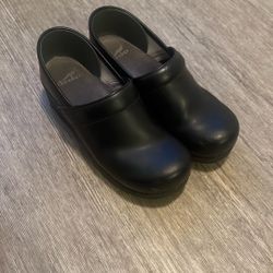 Size 9 Dansko Leather Classic