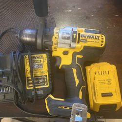 DEWALT DRILL BATTERY AND CHARGER