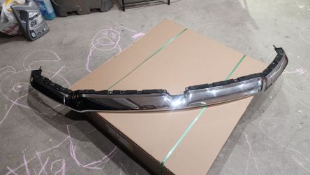 2022 dodge Ram upper grille  Moulding original