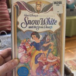 snow white and the seven dwarfs (Walt Disneys Masterpiece)