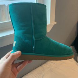 Aqua Ugg’s Size 8 Women