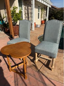Accent Table & Chairs
