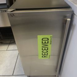 Icemaker Maxx cold 50 Pounds New With Warranty 