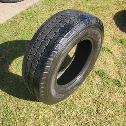BRIDGESTONE 225/75/16 TIRE 