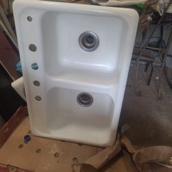 Cast Iron Dubble Sink 33x21.5x9 White