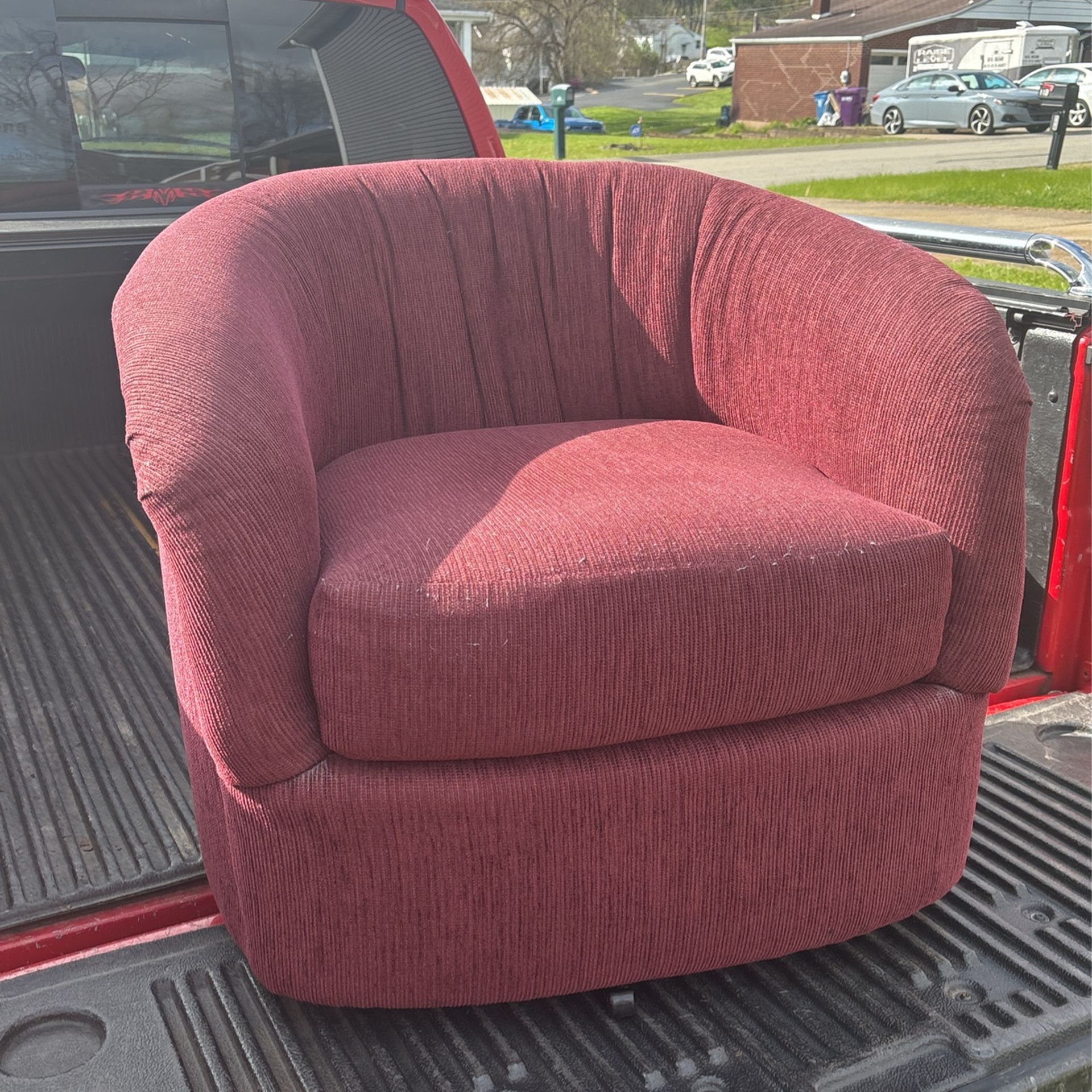 Swivel barrel chair