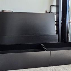 Queen Sized Bed Frame With Footboard 