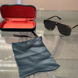 Stunning Gucci GG0291S 001 Oversized Shield Sunglasses Gray Lenses Gold Frame Italy