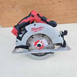 Milwaukee 18V Brushless 7-1/4in. Circular Saw