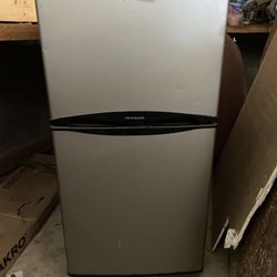 Frigidaire Refrigerator 