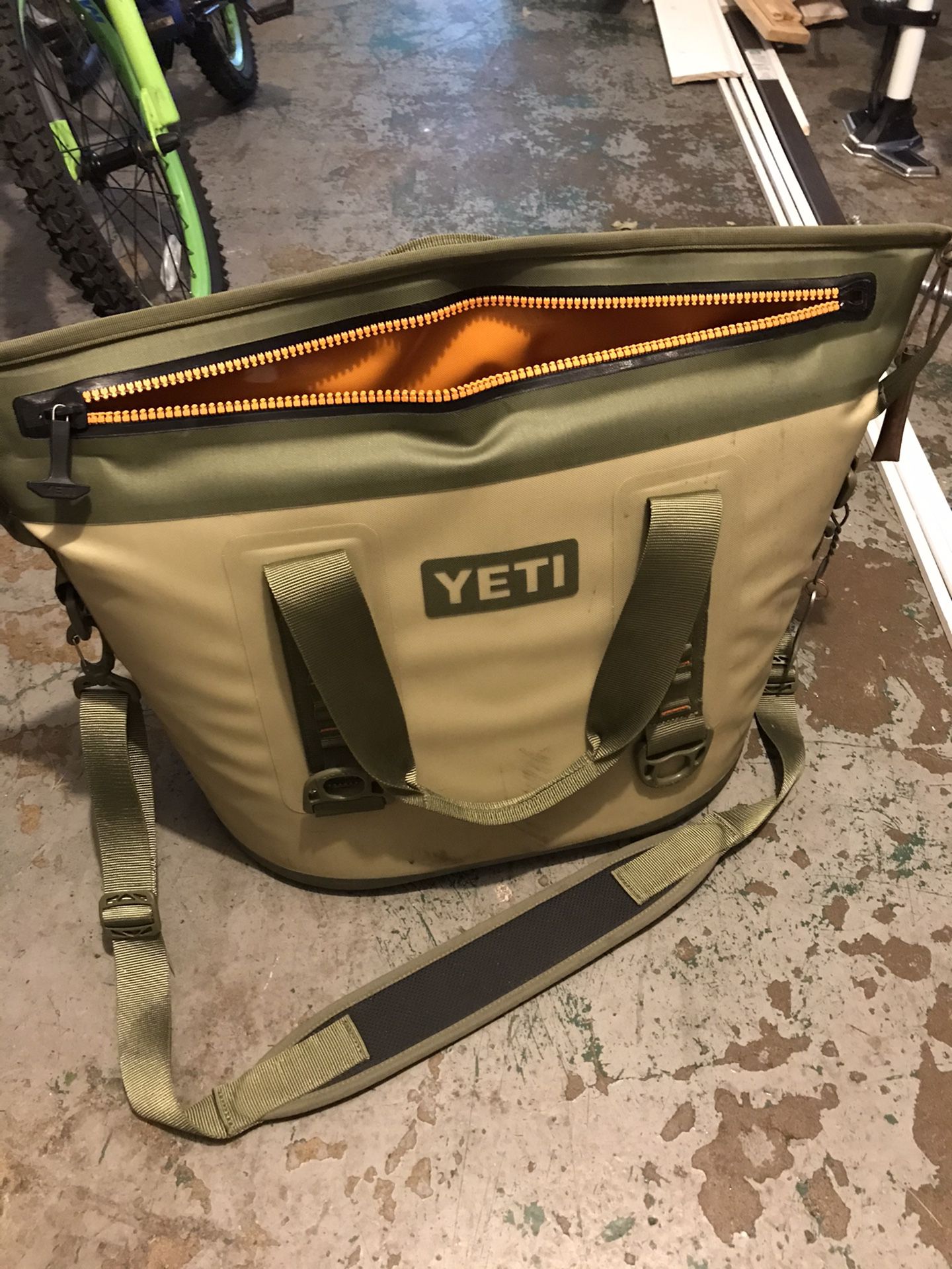 Yeti Hopper Two 30 cooler bag