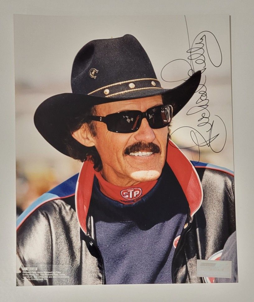 RICHARD PETTY Signed 8x10 Photo The King STP Racing Photo NASCAR Old School Photo