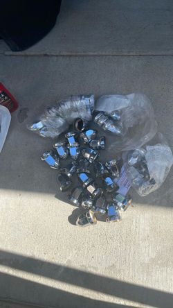 Chrome, lug nuts Chrome, lug nuts