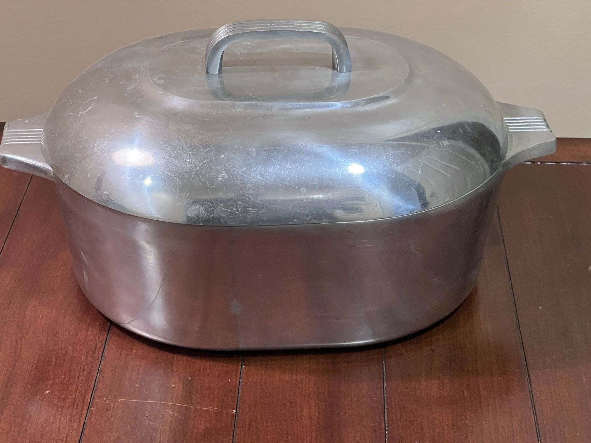 VINTAGE - Magnalite Aluminum 8 Qt Roaster Dutch Oven