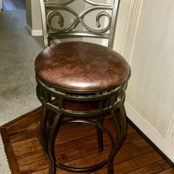 4 Swirl Bar Stools -Great Condition 